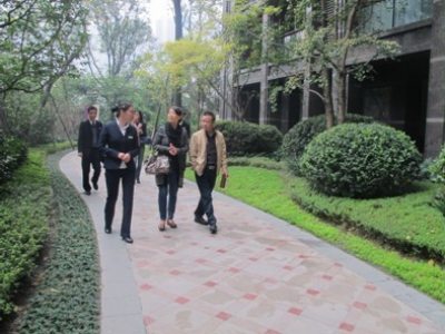 成都市园林式居住小区检查组对龙城国际项目进行现场检查指导工作