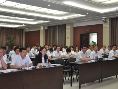 德冠物业全面学习四川省物管条例   促进行业规范发展