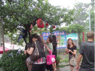 三月桃花已不见,果实累累更诱人