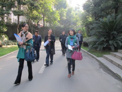 县房管局推进我县“星级院落”验收复评工作