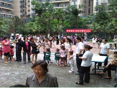 小手牵大手   快乐庆六一