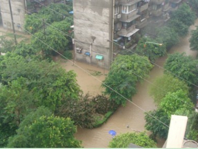沱江河洪峰再度来袭 星宇物业积极抢险